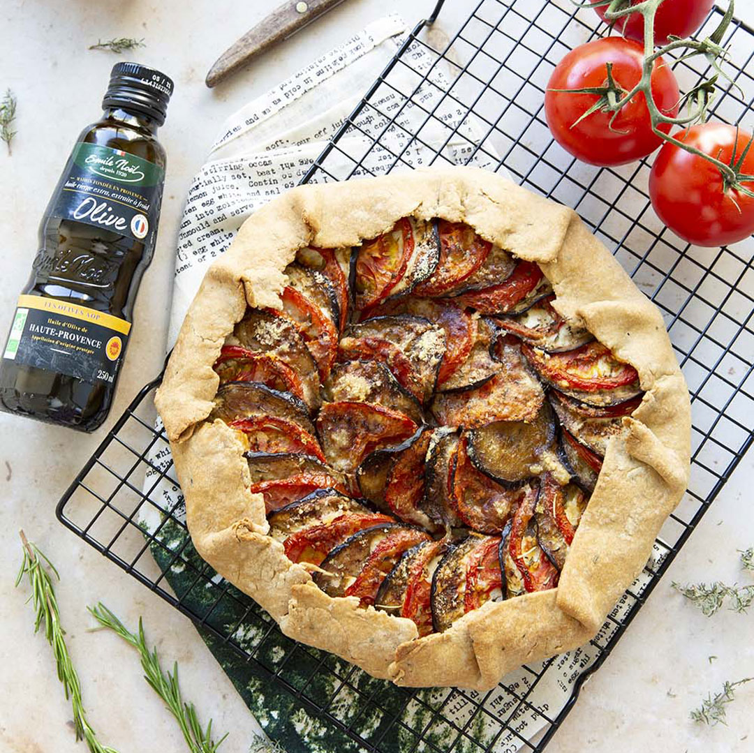 Tarte rustique aubergines tomates parmesan - Emile Noël