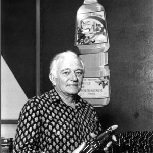 Emile Noël sur la chaine d'embouteillage